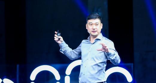 易晨VR带给您沉浸式虚拟现实体验（探索未来科技，尽在易晨VR）