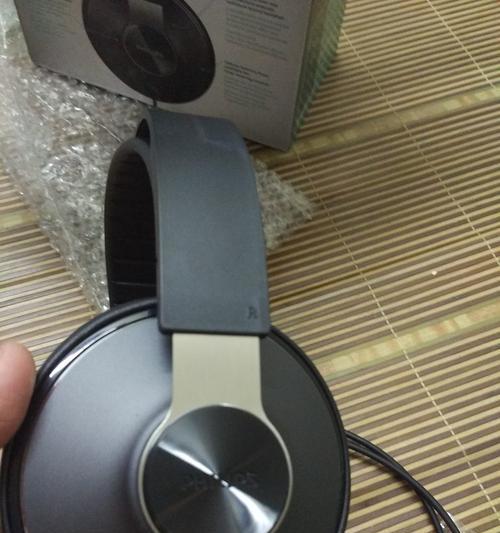 ATH-XS7耳机的性能和特点剖析（透视ATH-XS7耳机的音质、舒适度和外观设计）